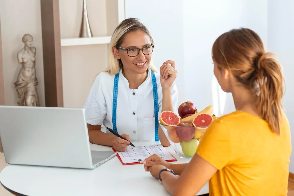 A dietitian having a friendly nutrition consultation with a participant