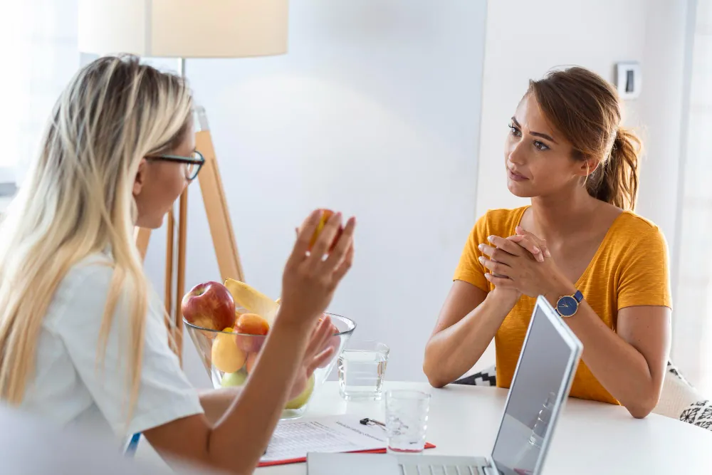 A participant speaking with a dietitian